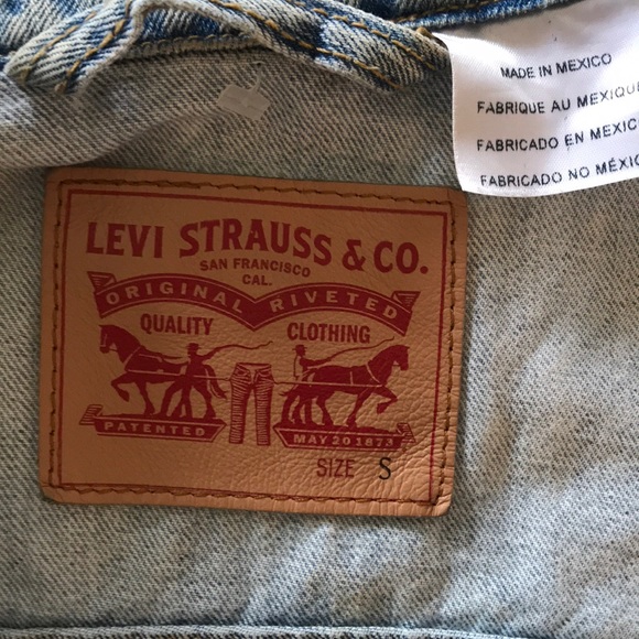 Levi’s Denim Vest - Picture 3 of 3